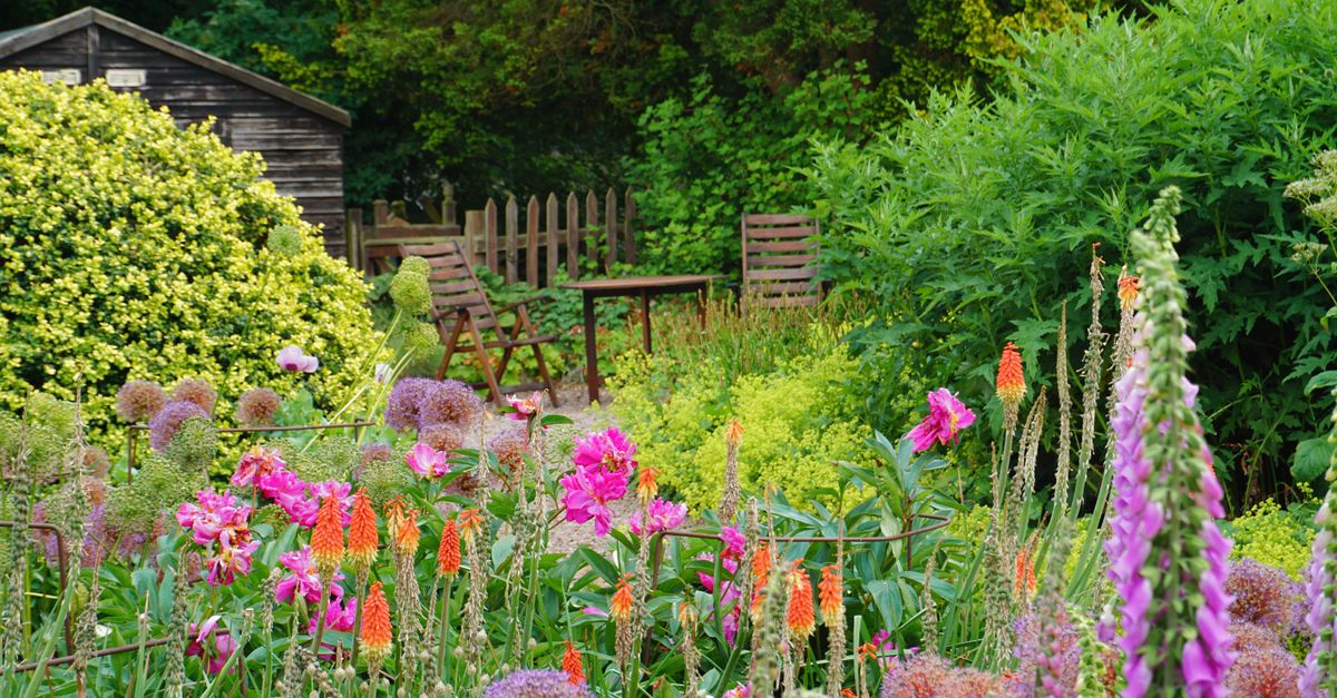 découvrez notre gamme d'abris de jardin robustes et élégants, parfaits pour optimiser votre espace extérieur et stocker vos outils en toute sécurité.