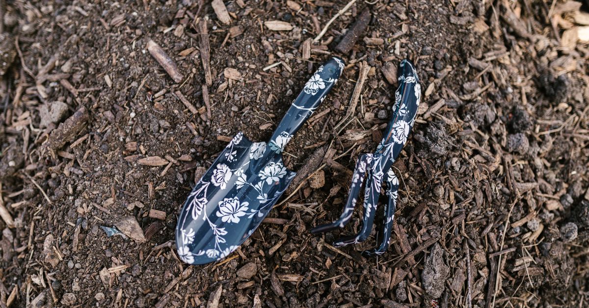 composteur de jardin : transformez vos déchets organiques en compost riche pour nourrir vos plantes et améliorer la qualité de votre sol facilement et naturellement.