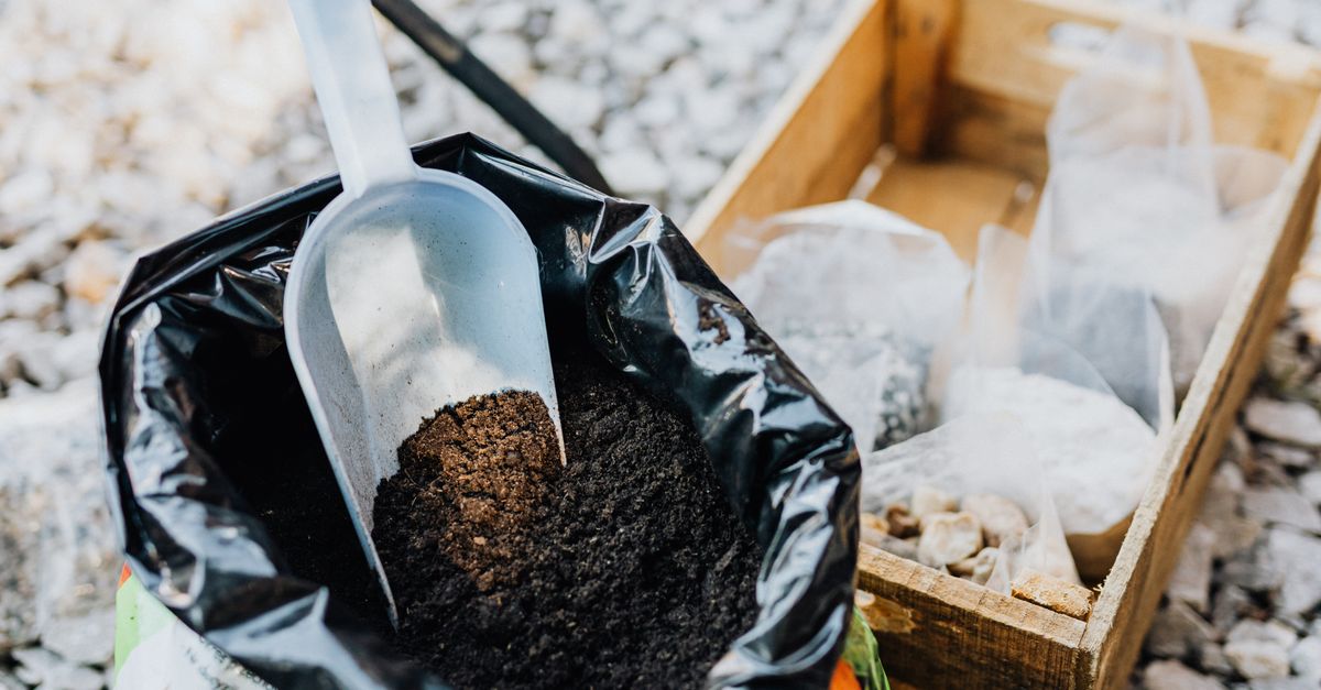 découvrez notre composteur de jardin, idéal pour transformer vos déchets organiques en compost nutritif et écologique pour votre jardin.