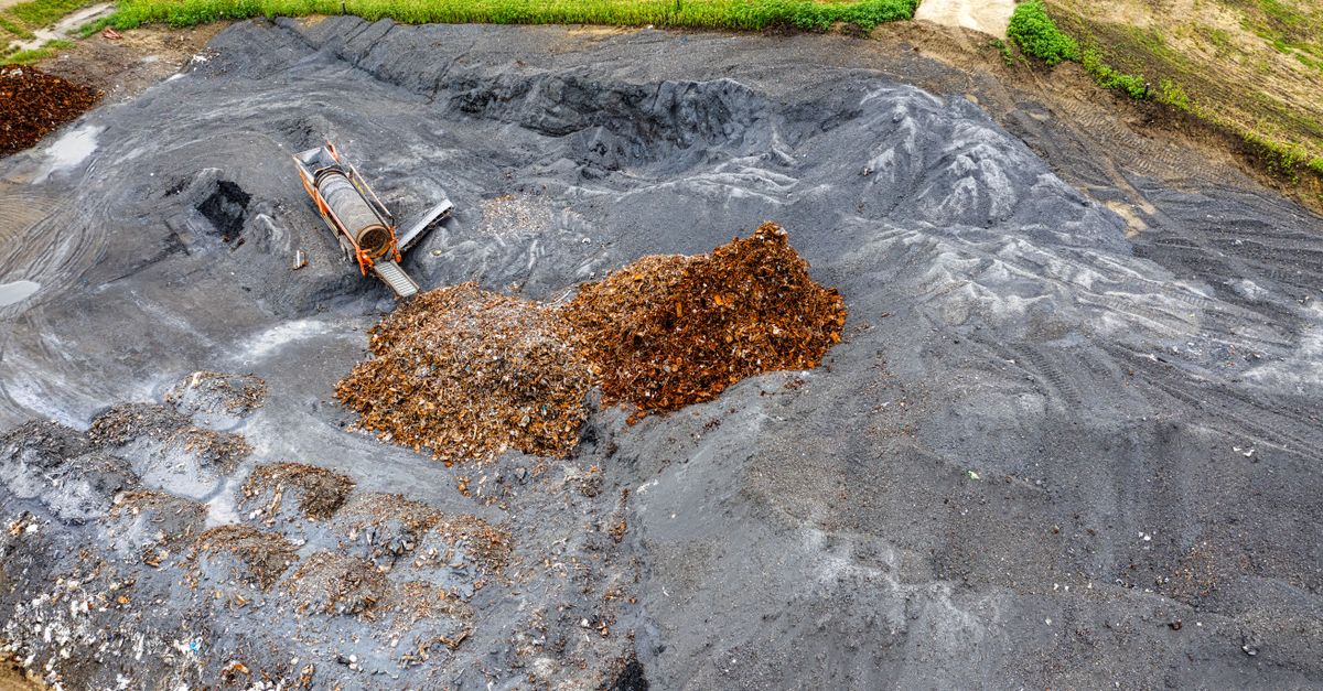découvrez le composteur rotatif, une solution pratique et efficace pour transformer vos déchets organiques en compost riche et naturel, idéal pour votre jardin.